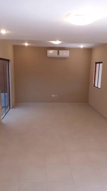 ALQUILO HERMOSO DUPLEX EN LUQUE — foto 2