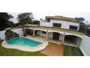 MODERNA Y HERMOSA RESIDENCIA EN VILLA ELISA