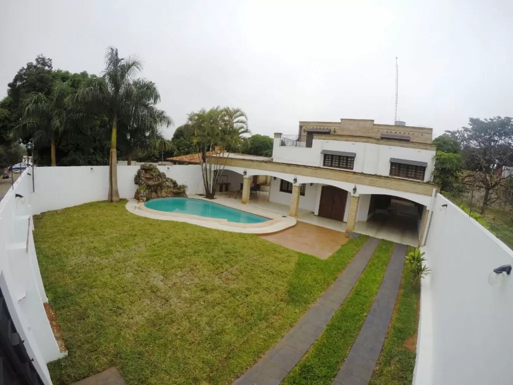 MODERNA Y HERMOSA RESIDENCIA EN VILLA ELISA — foto 2