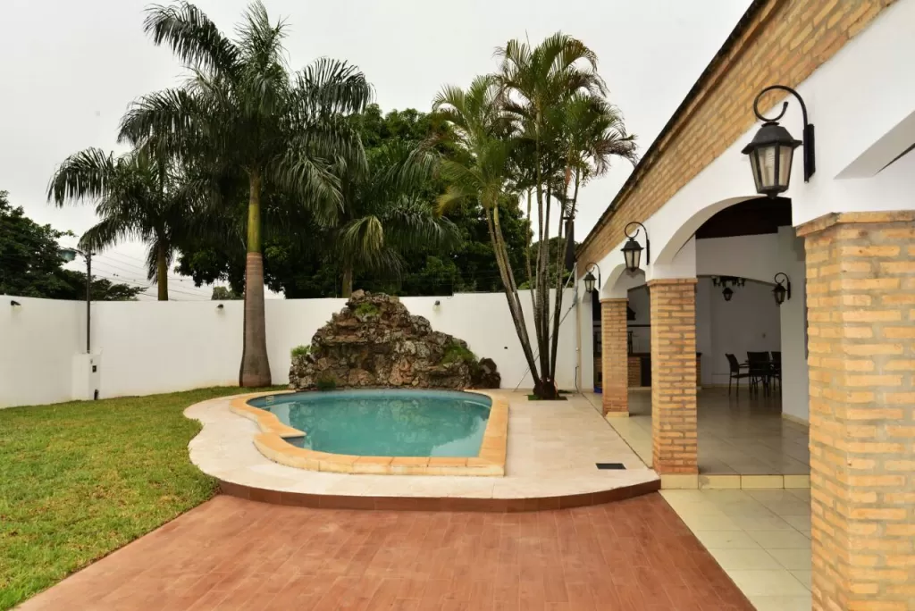 MODERNA Y HERMOSA RESIDENCIA EN VILLA ELISA — foto 3