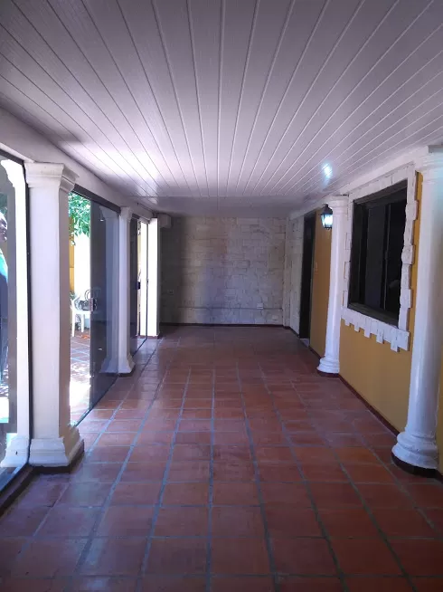 Vendo Casa, zona Canal 13, sobre Médicos del Chaco. — foto 2