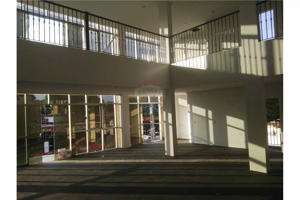 Edificio Comercial De La Victoria Bo.San Pablo — foto 2