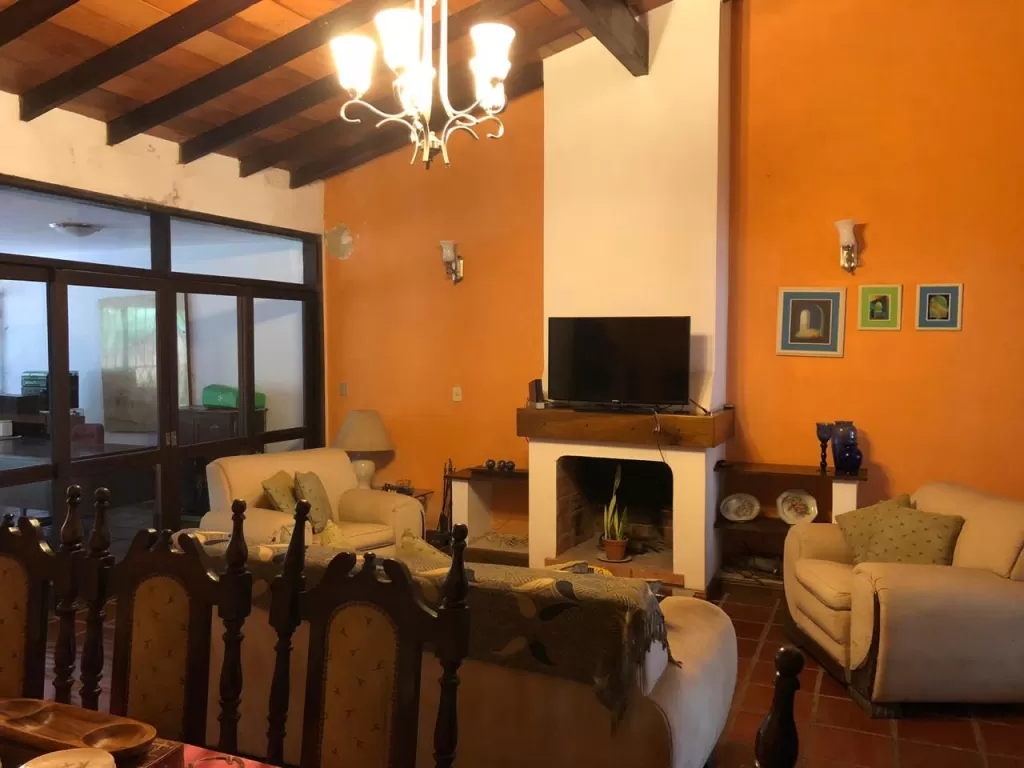 VENDO CASA EN YKUA SATI - ZONA GOETHE — foto 2