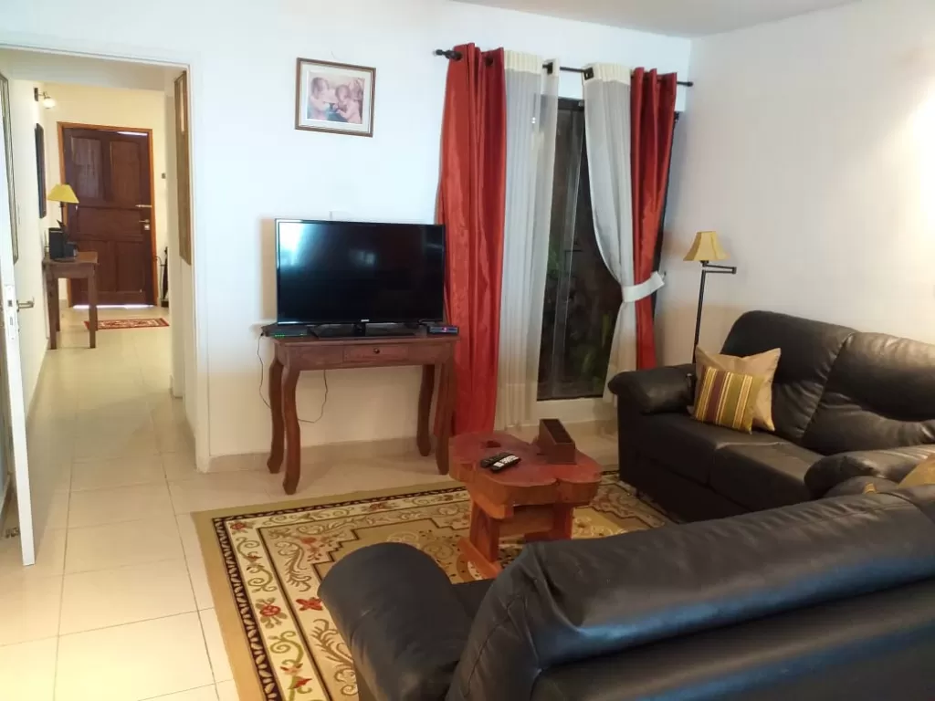 Bº. Carmelitas - Asunción ALQUILO DUPLEX AMOBLADO CON PISCINA — foto 3