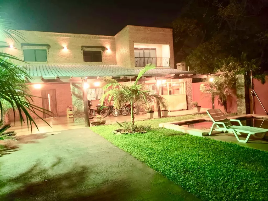 VENDO CASA EN ZONA RESIDENCIAL DE ROQUE ALONSO — foto 2
