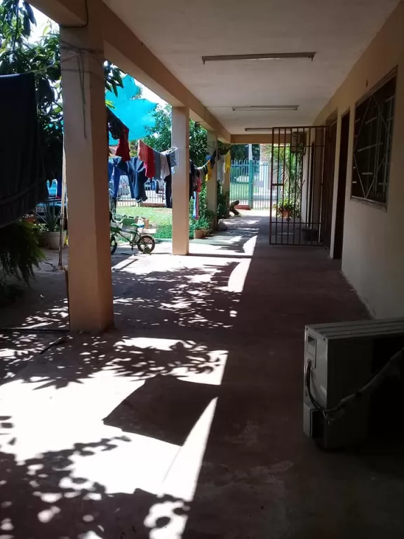 VENDO AMPLIA CASA CON 14 HABITACIONES EN CAPIATA. E2156. — foto 3