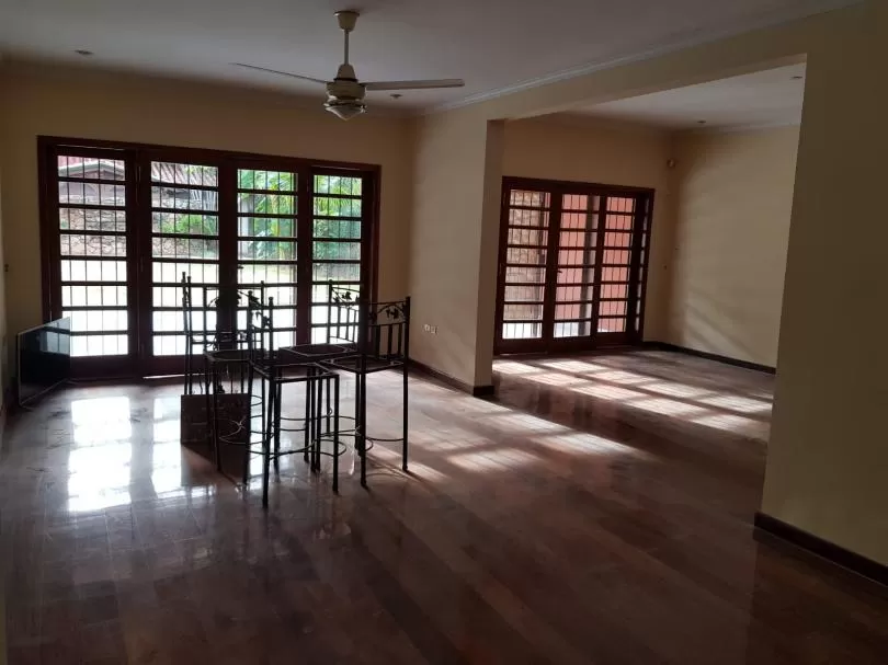 Hermosa Casa En Los Laureles!! 4 Dormitorios Mas Servicio — foto 2