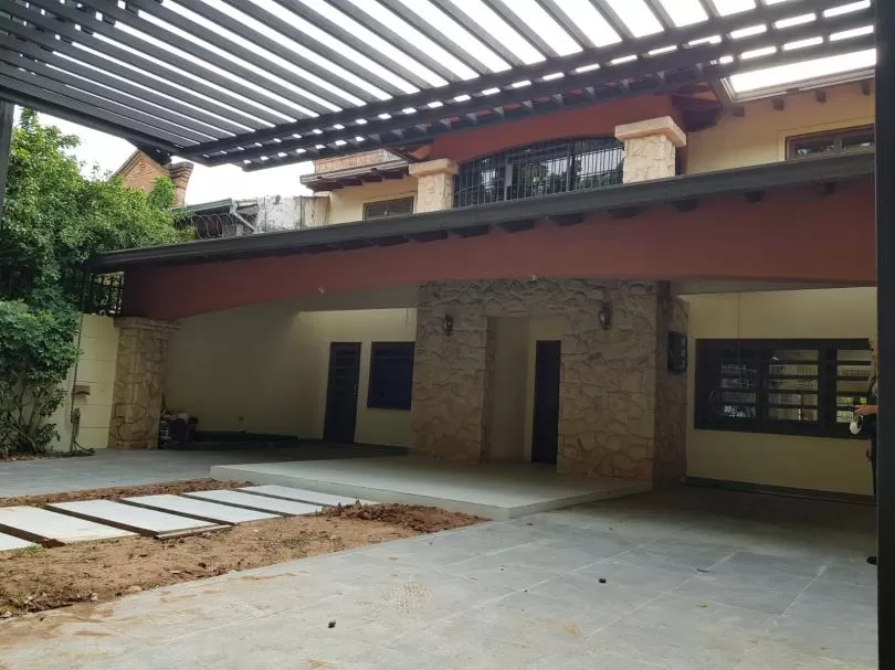 Hermosa Casa En Los Laureles!! 4 Dormitorios Mas Servicio — foto 3