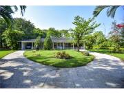 En venta, campo con hermosa residencia en Villa Hayes 500,000 USD