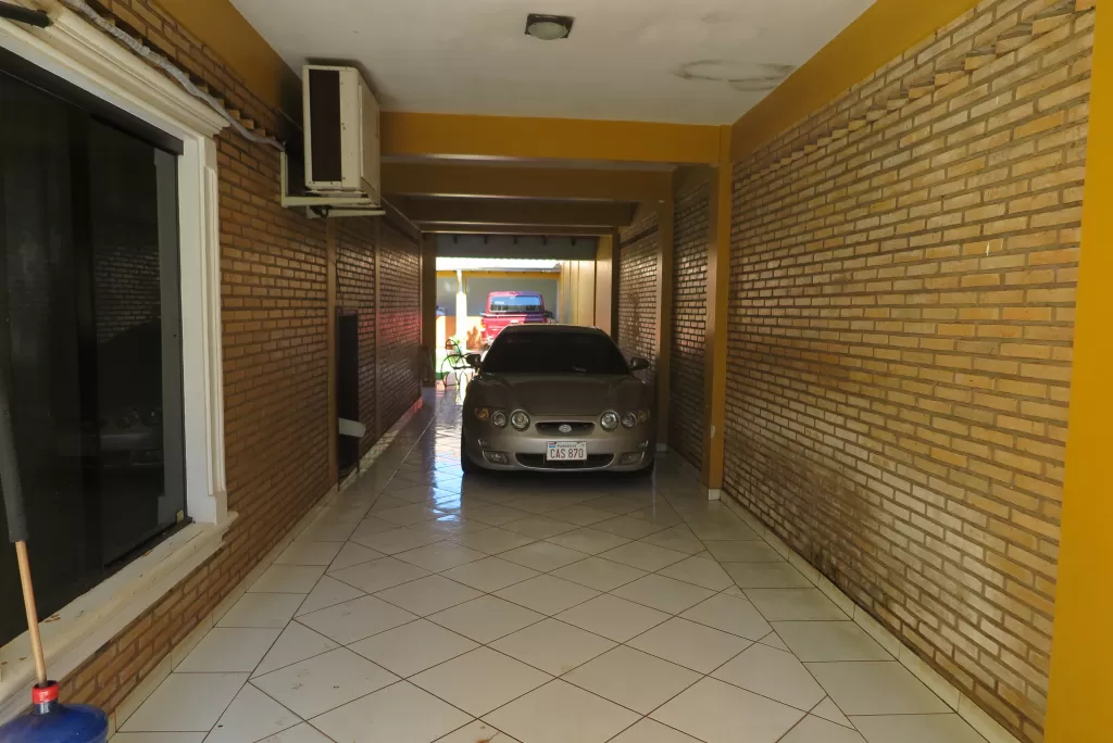 VENDO CASA EN BARRIO REMANSITO DE CIUDAD DEL ESTE — foto 3
