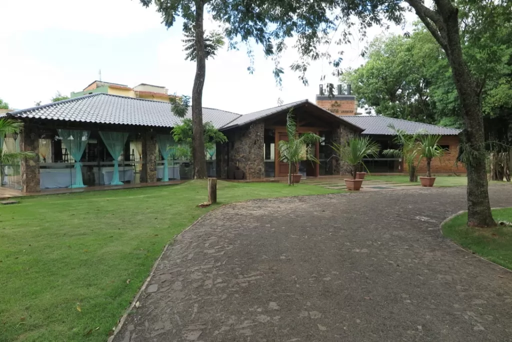 VENDO CASA DE EVENTO DE 4.000 M2 EN VILLA BANCARIA!! — foto 2