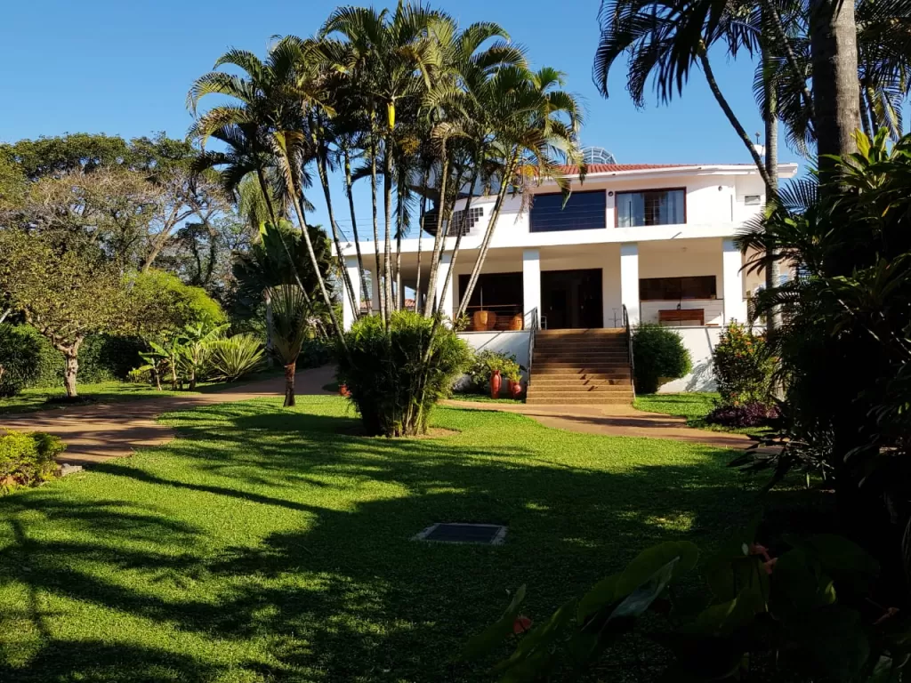 C172. Vendo Hermosa residencia Tipo casa Quinta en San Lorenzo!!! B° San Roque. — foto 2