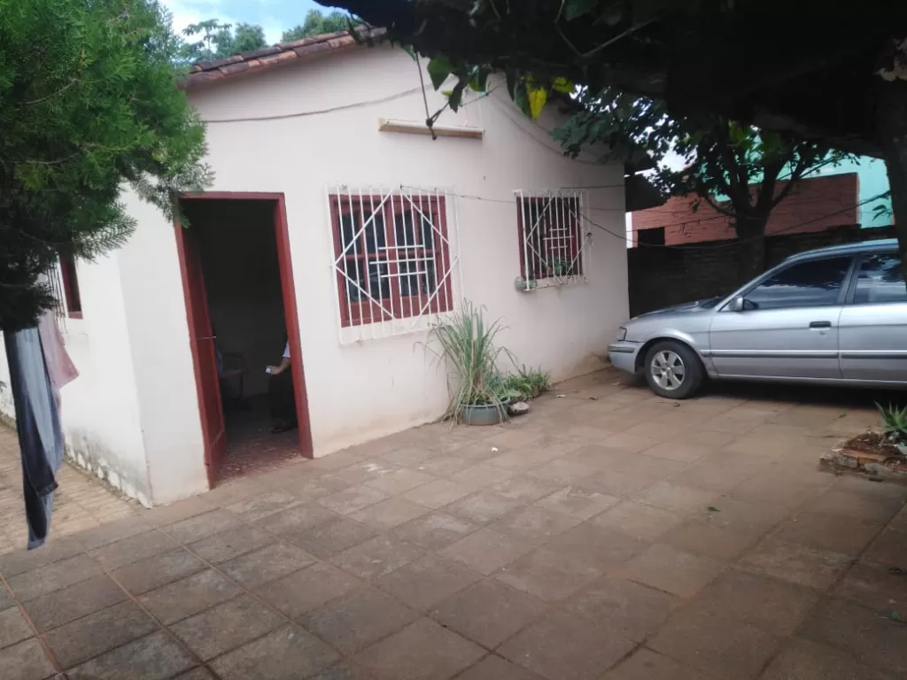 SOLO PARA INVERSIONISTA Y VISIONARIOS, VENDO CASA EN PUNTO ESTRATEGICO EN LUQUE. — foto 2