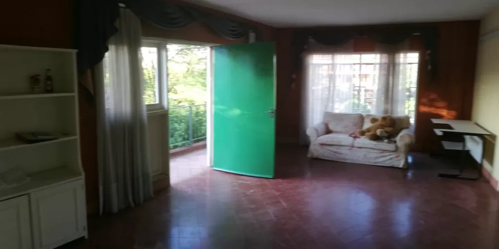 Residenciacasa de 3 pisos en Barrio Herrera — foto 3