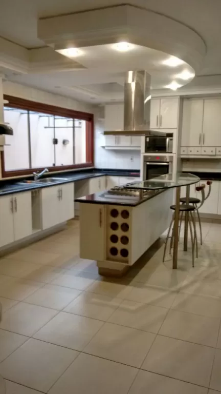 HERMOSA RESIDENCIA A 3 CUADRAS DE MCAL. LOPEZ-CLUB OLIMPIA — foto 3