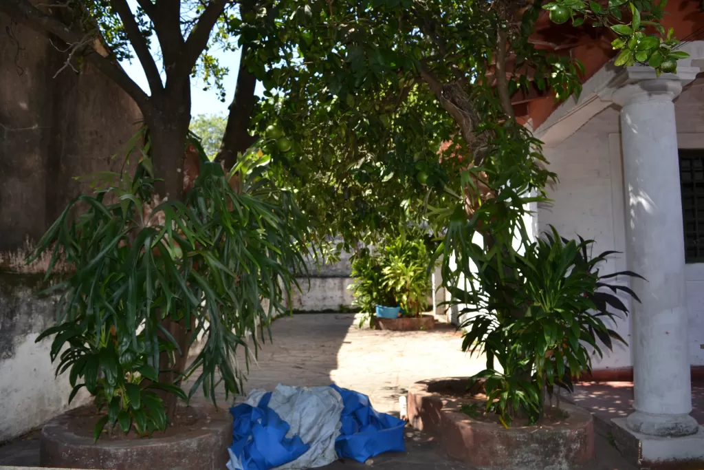Vendo 2 casas en un terreno de 420 mts2 con 2 Salones Comerciales — foto 2