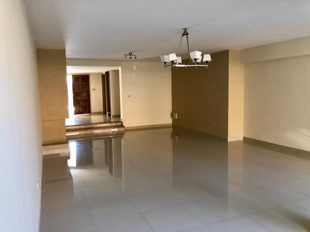 Residencia con dormitorios en suite, piscina y departamento — foto 2