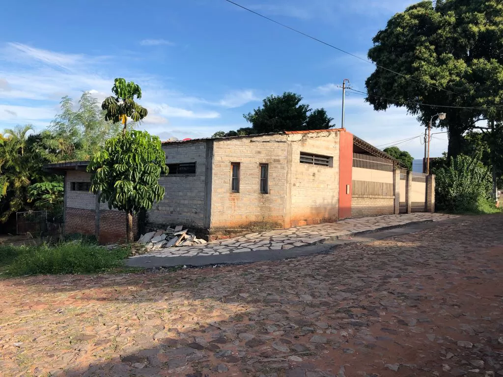 VENDO PROPIEDAD DE ESQ A ESQ EN VILLA ELISA — foto 3