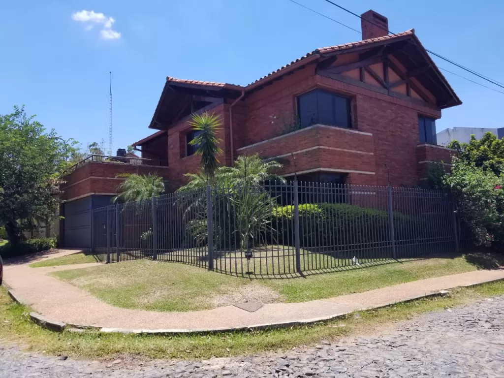 OFERTA HERMOSA CASA CON PISCINA EN BARRIO SAN JORGE YCUA SATI 390m2 — foto 2