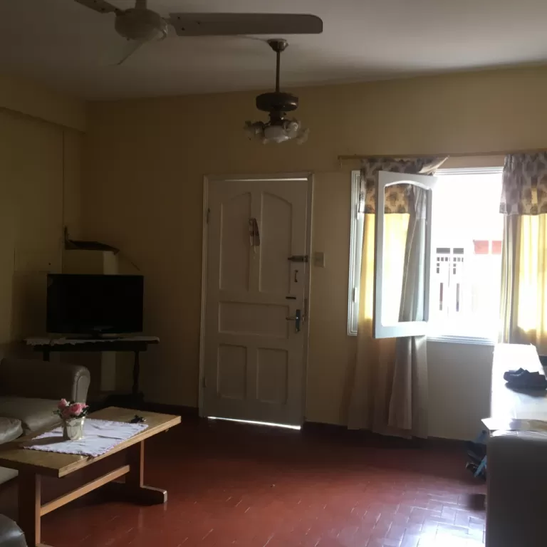 Vendo Casa con salón comercial y Departamento independiente — foto 2