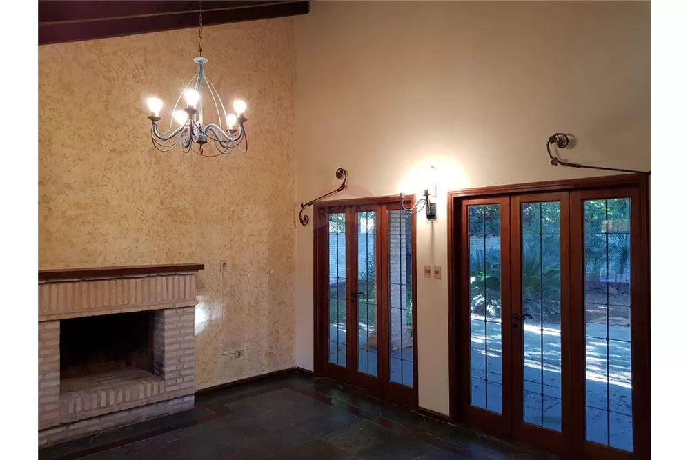 VENDO RESIDENCIA A PASOS DE AV. LAGUNA GRANDE 315,000 USD — foto 2