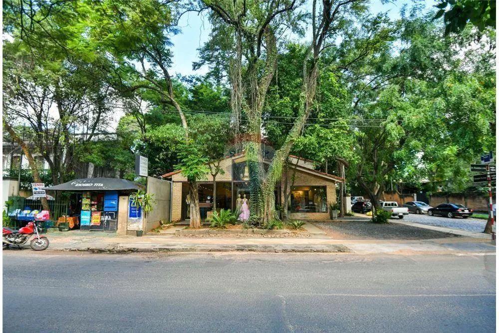 Amplio terreno en esquina en el Barrio Villa Morra — foto 2