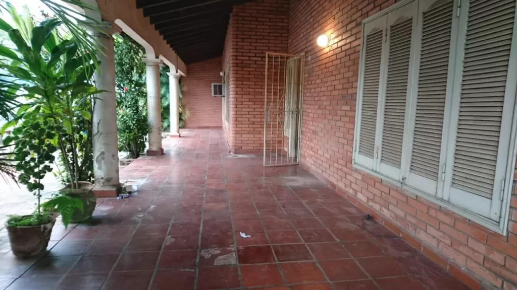 Vendo Excelente Propiedad en Esquina con Casa a Reciclar — foto 2