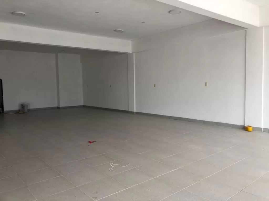 ALQUILO SALON COMERCIAL EN PARAGUARI SOBRE RUTA 1 ZONA CENTRICA — foto 2