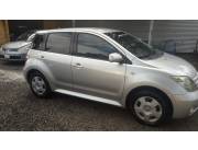 VENDO TOYOTA IST GRIS - REC. IMPORTADO