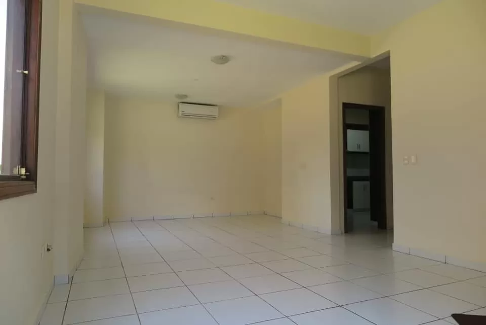 ALQUILO LUJOSO DEPARTAMENTO DE 03 HABITACIONES EN LA ZONA COMERCIAL DEL COUNTRY — foto 3