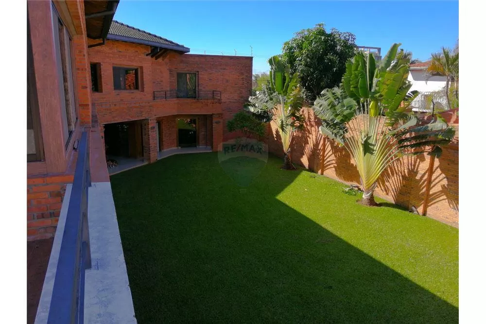 VENDO RESIDENCIA ZONA COLEGIO GOETHE YCUA SATI 1,200,000 USD — foto 2