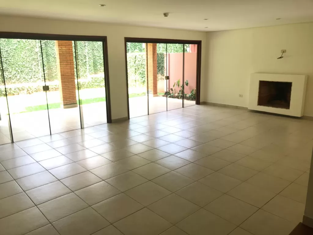 Alquilo casa en Condominio Cerrado - Barrio Mcal. Estigarribia — foto 2