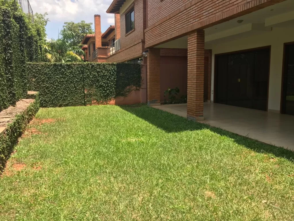 Alquilo casa en Condominio Cerrado - Barrio Mcal. Estigarribia — foto 3