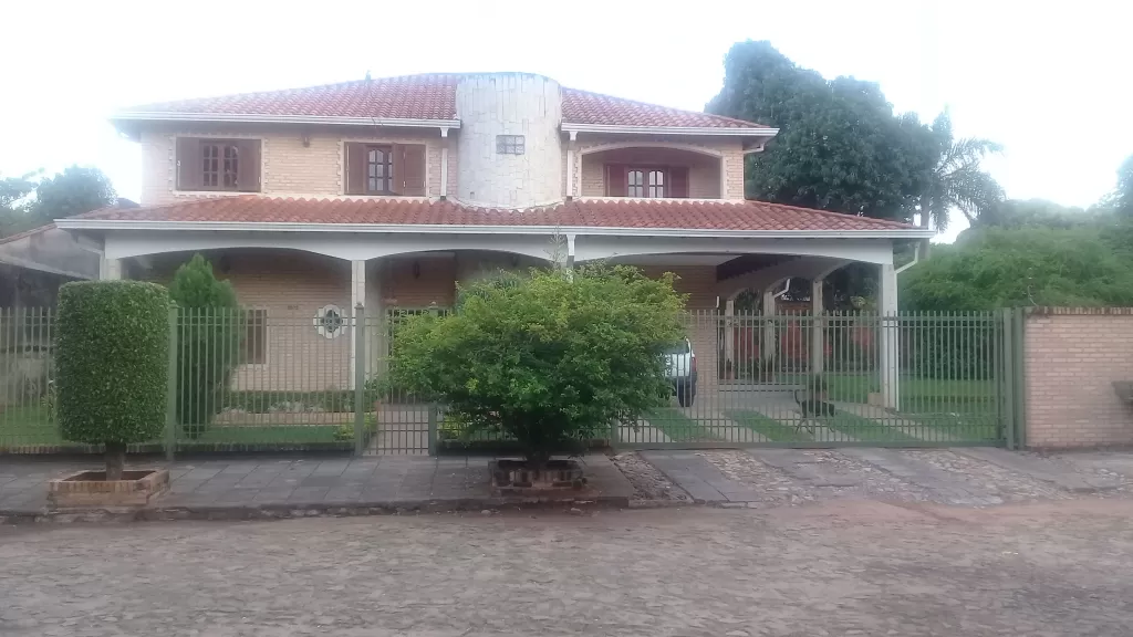 Vendo Residencia en Fernando de la Mora Zona Norte a una cuadra de la Avda Mcal. López. — foto 2