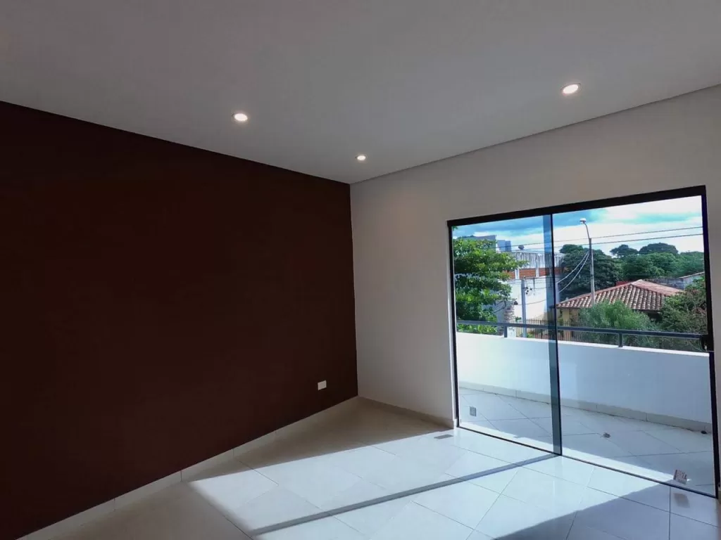 EN VENTA! AMPLIO DUPLEX EN LAMBARE, ZONA CANAL 13, AVDA. BRUNO GUGGIARI — foto 3