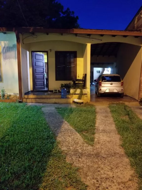VENDO CASA EN LUQUE - BARRIO LAS PALMERAS - ZONA CONMEBOL - 20,56x30 m2 — foto 2