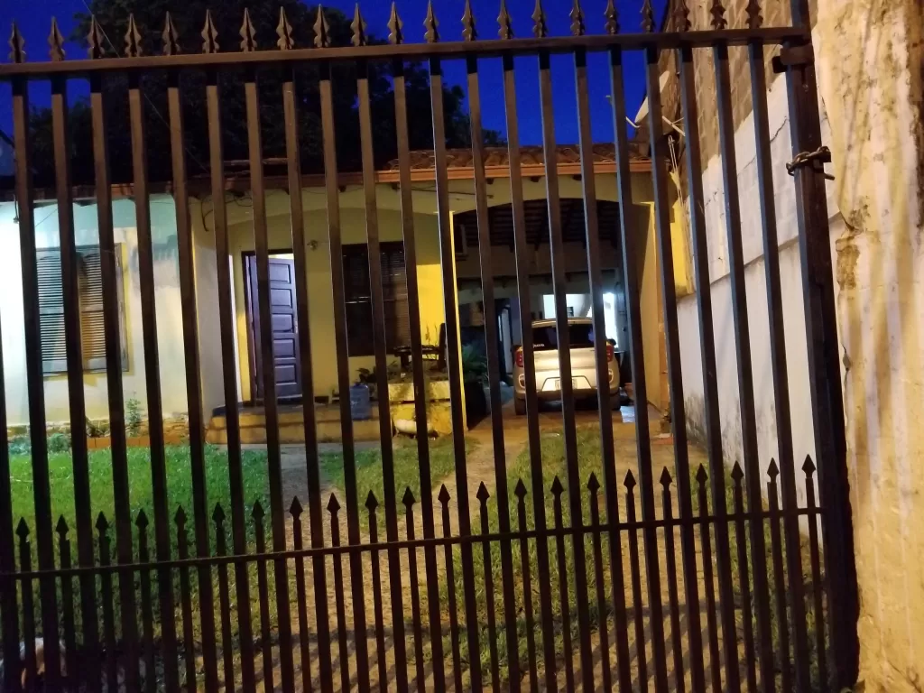 VENDO CASA EN LUQUE - BARRIO LAS PALMERAS - ZONA CONMEBOL - 20,56x30 m2 — foto 3