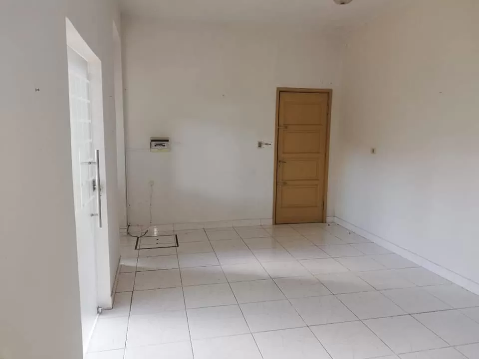 ALQUILO SALÓN COMERCIAL EN EXCELENTE UBICACIÓN BARRIO MBURUCUYA. — foto 2