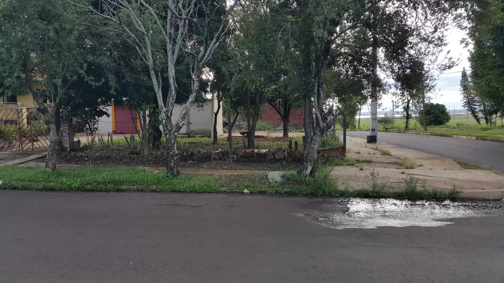 Vendo terreno de 300 m2 en el Barrio San Roque, frente a Paseo de Los Teros — foto 2