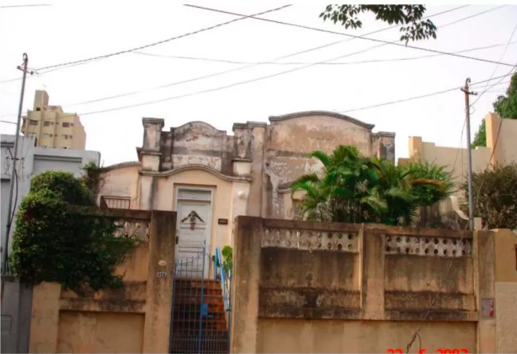 Vendo Terreno con casa a refaccionar en el centro — foto 2
