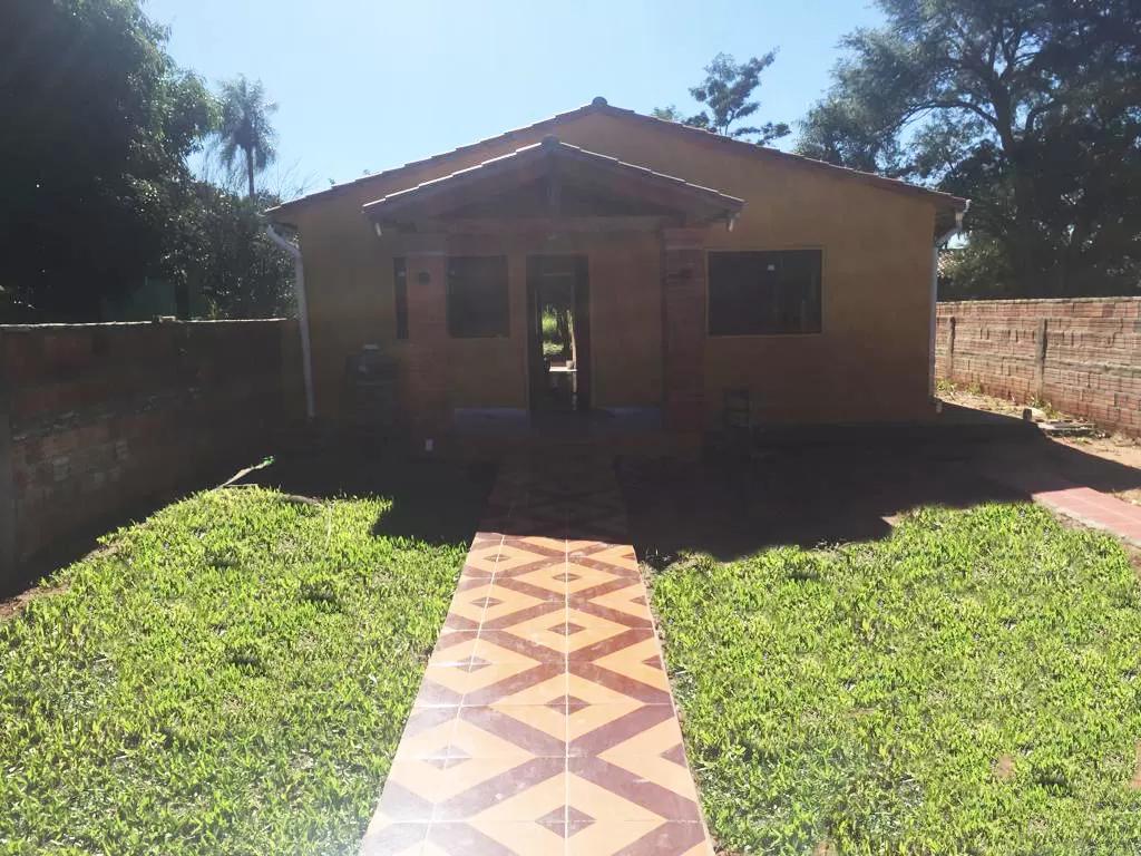 CASA DE DOS DORMITORIOS EN ITÁ — foto 2