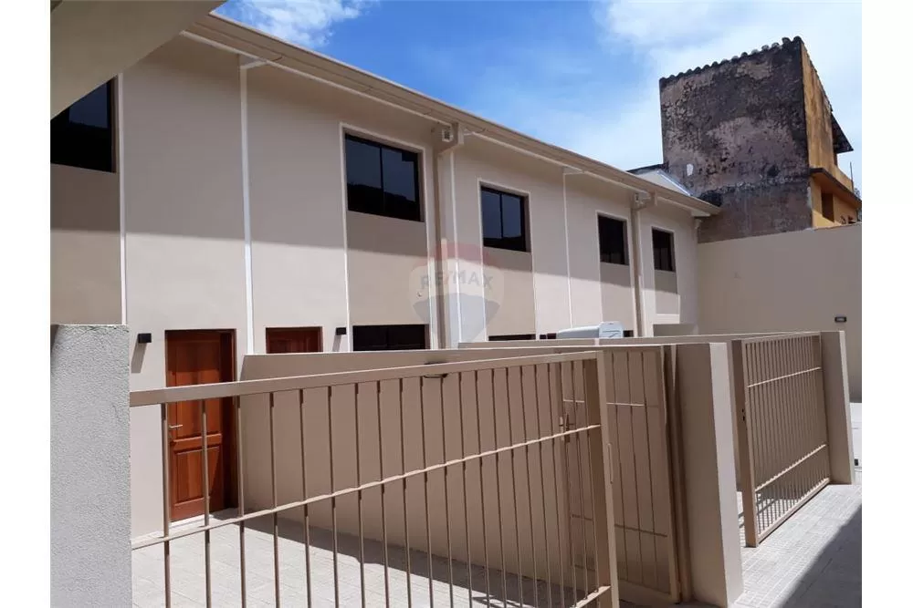 DEPARTAMENTO TIPO DÚPLEX A ESTRENAR 2 DORMITORIOS Y COCHERA INCLUIDA — foto 2