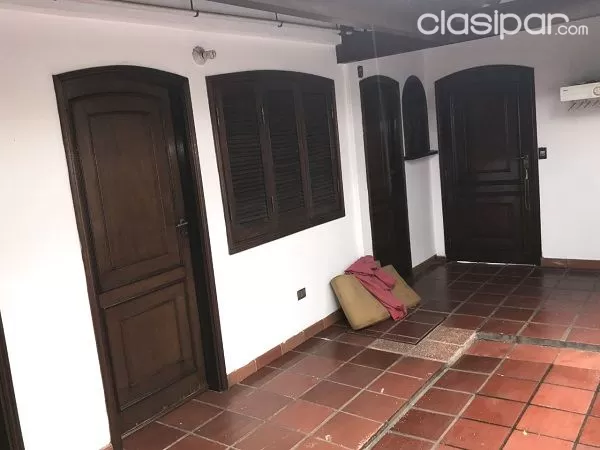 VENDO CASA, BARRIO REPUBLICANO, 3 DORMITORIOS EN SUITE, GARAGE PARA 6 AUTOS — foto 2