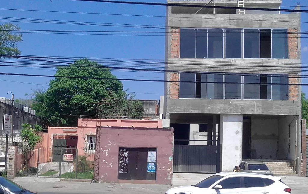 VENDO CASA SOBRE AVDA ARTIGAS- ASUNCION — foto 2