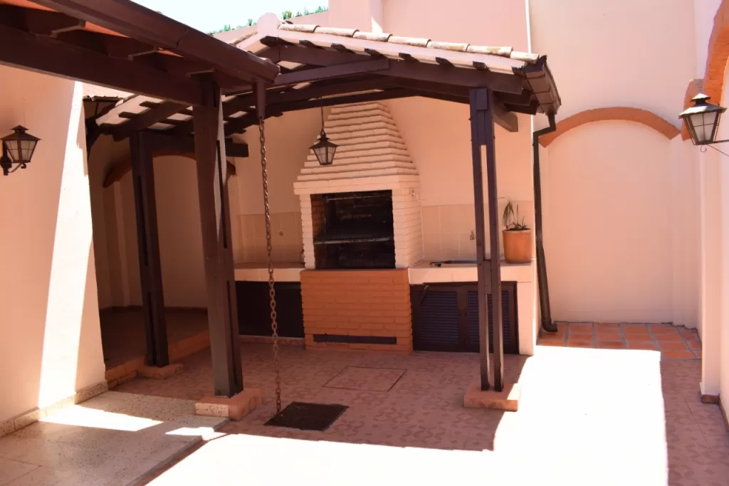Amplia casa zona Plaza Italia — foto 3