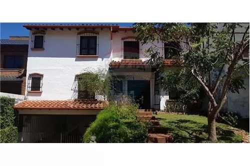 RESIDENCIA DE 4 DORMIT. CON PISCINA EN MBURUCUYA — foto 2