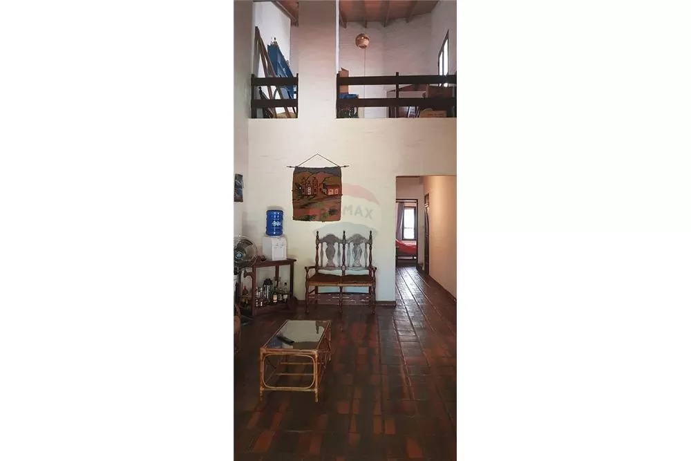RESIDENCIA DE 4 DORMIT. CON PISCINA EN MBURUCUYA — foto 3