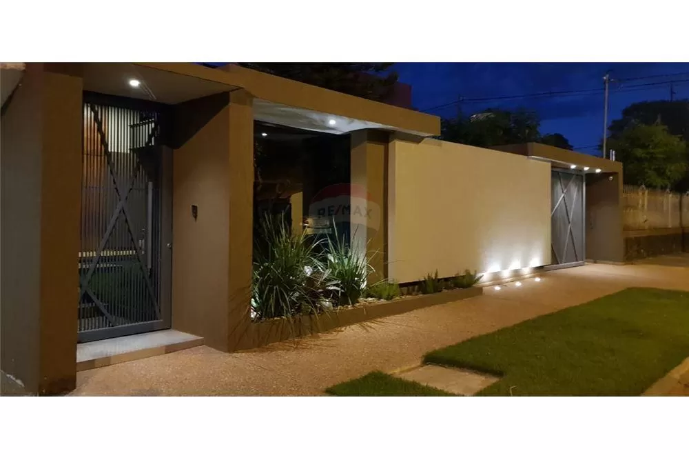 Casa moderna en Encarnacion 250,000 USD — foto 2