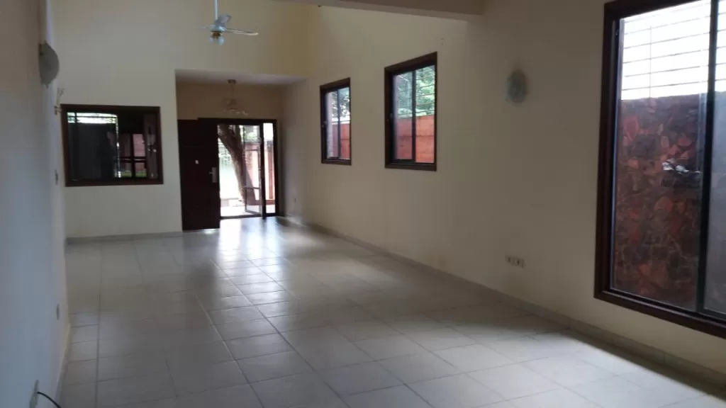 Alquilamos Residencia en Barrio Carlos Antonio López — foto 3
