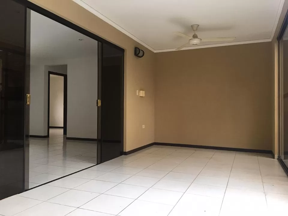VENDO CASA EN LUQUE EN BARRIO CERRADO. COD 2170 — foto 2